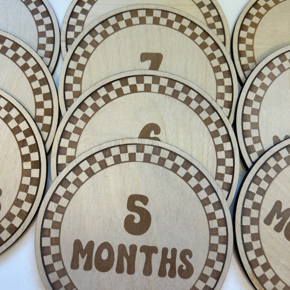 Checkered monthly milestones, photo props. Boho wood markers, pregnancy gift - Picture 3 of 8